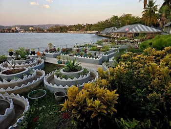 Rusty Rock Beach Resort & Spa,,4 star