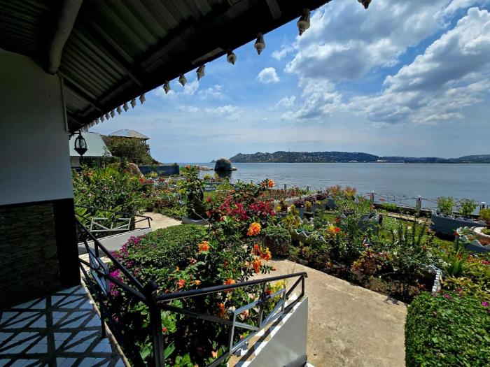 rusty rock beach resort and spa