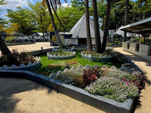 rusty rock beach resort and spa
