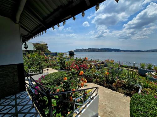 rusty rock beach resort and spa