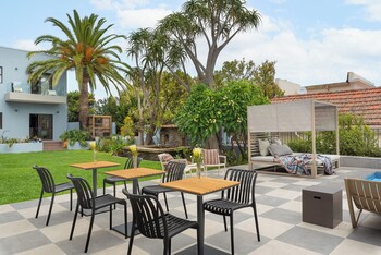 disandt house by neighbourgood