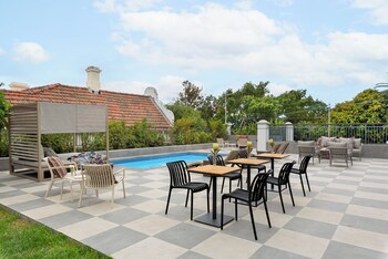 disandt house by neighbourgood