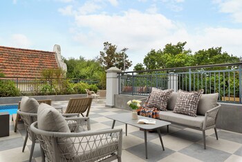 disandt house by neighbourgood