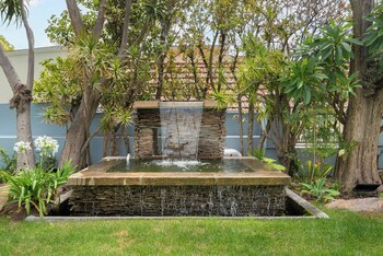 disandt house by neighbourgood