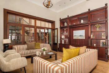 disandt house by neighbourgood