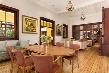 disandt house by neighbourgood