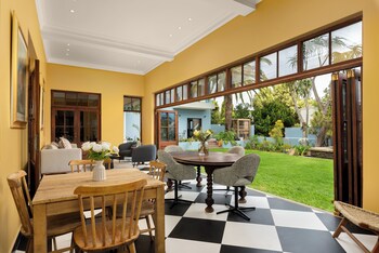 disandt house by neighbourgood