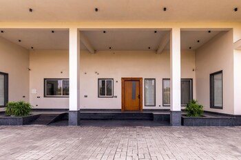 elivaas levante farms 5 bhk villa