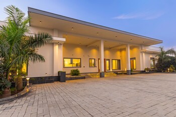 elivaas levante farms 5 bhk villa