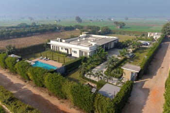 elivaas levante farms 5 bhk villa