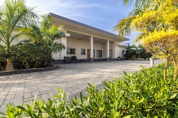 elivaas levante farms 5 bhk villa
