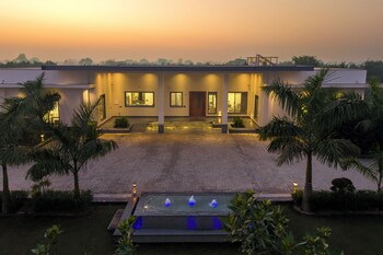 elivaas levante farms 5 bhk villa