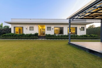 elivaas levante farms 5 bhk villa