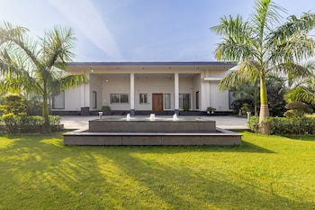 elivaas levante farms 5 bhk villa