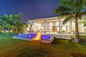 elivaas levante farms 5 bhk villa