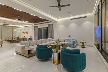 elivaas levante farms 5 bhk villa