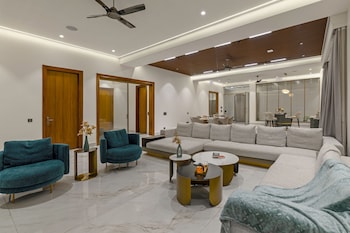 elivaas levante farms 5 bhk villa