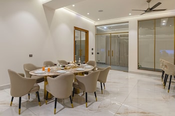 elivaas levante farms 5 bhk villa