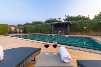 elivaas levante farms 5 bhk villa
