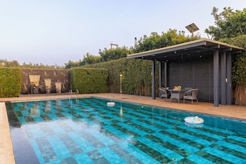 elivaas levante farms 5 bhk villa