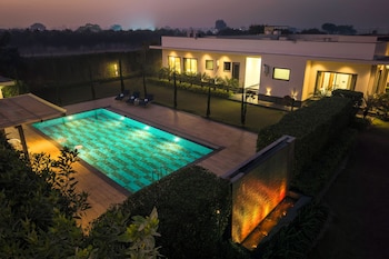 elivaas levante farms 5 bhk villa