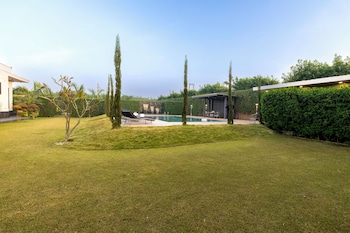 elivaas levante farms 5 bhk villa