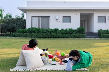 elivaas levante farms 5 bhk villa