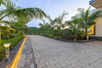 elivaas levante farms 5 bhk villa