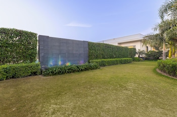 elivaas levante farms 5 bhk villa