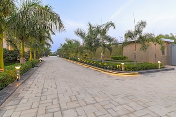 elivaas levante farms 5 bhk villa