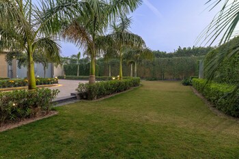 elivaas levante farms 5 bhk villa