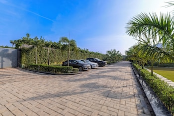 elivaas levante farms 5 bhk villa