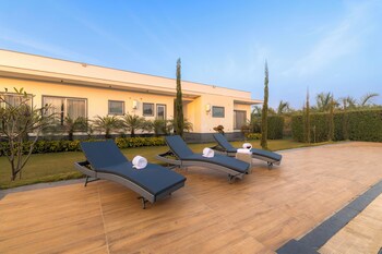 elivaas levante farms 5 bhk villa