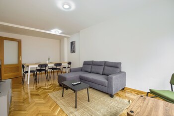 Dobo Getafe Uruguay,C. Uruguay 10,2 star