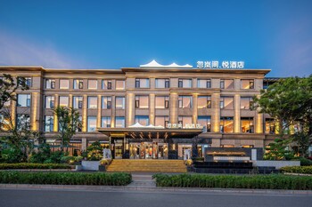 kunming hulanjian healing resort hotel