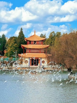 kunming hulanjian healing resort hotel