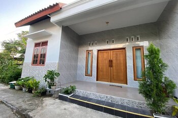 Oyo 95110 Eksklusif Gueshouse Syariah,,2 star
