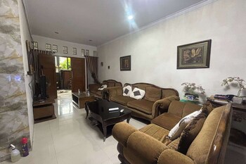 Oyo 95075 Matoorstay Syariah,,2 star