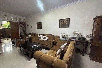 Oyo 95075 Matoorstay Syariah,,2 star