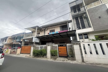 Oyo 95075 Matoorstay Syariah,,2 star