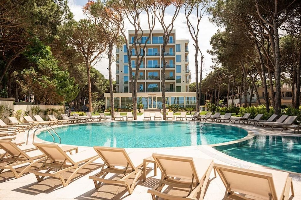 skanderbeg resort