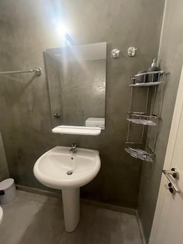 Aliki's Apartments,,4 star