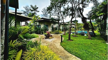 La Casa Bangtao Resort,,2 star