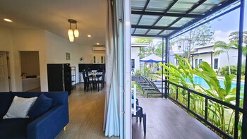 La Casa Bangtao Resort,,2 star