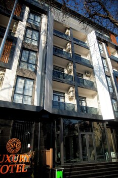 sm luxury hotel