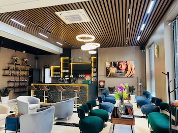 Sm Luxury Hotel,,3 star