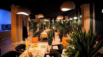 Sm Luxury Hotel,,3 star