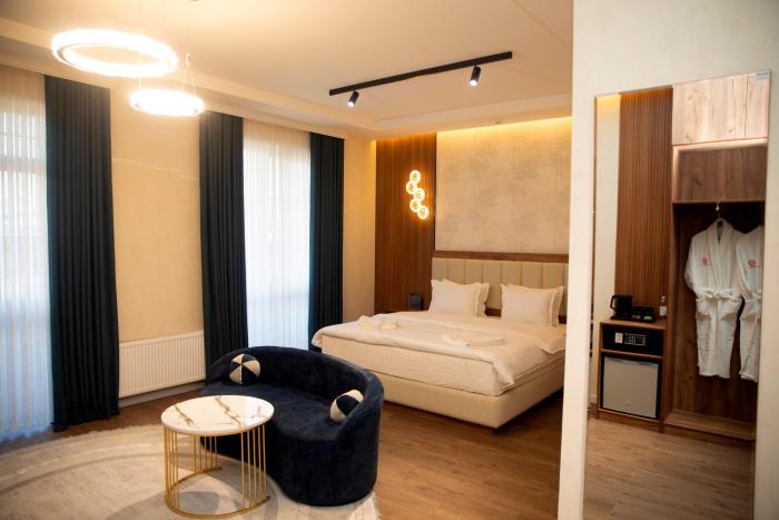 sm luxury hotel