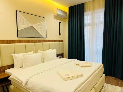 sm luxury hotel