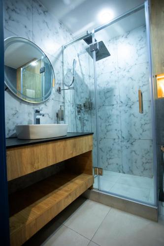 sm luxury hotel